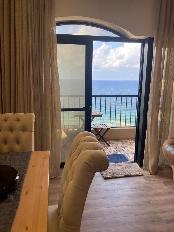 Front High End Apartment, Direct Sea Views. Apartament *