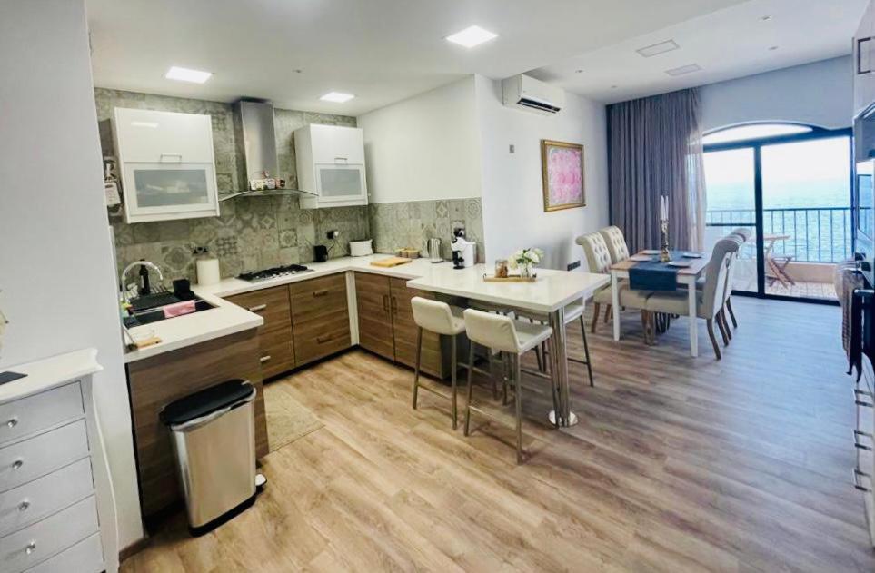 Apartamento Front High End Apartment, Direct Sea Views.