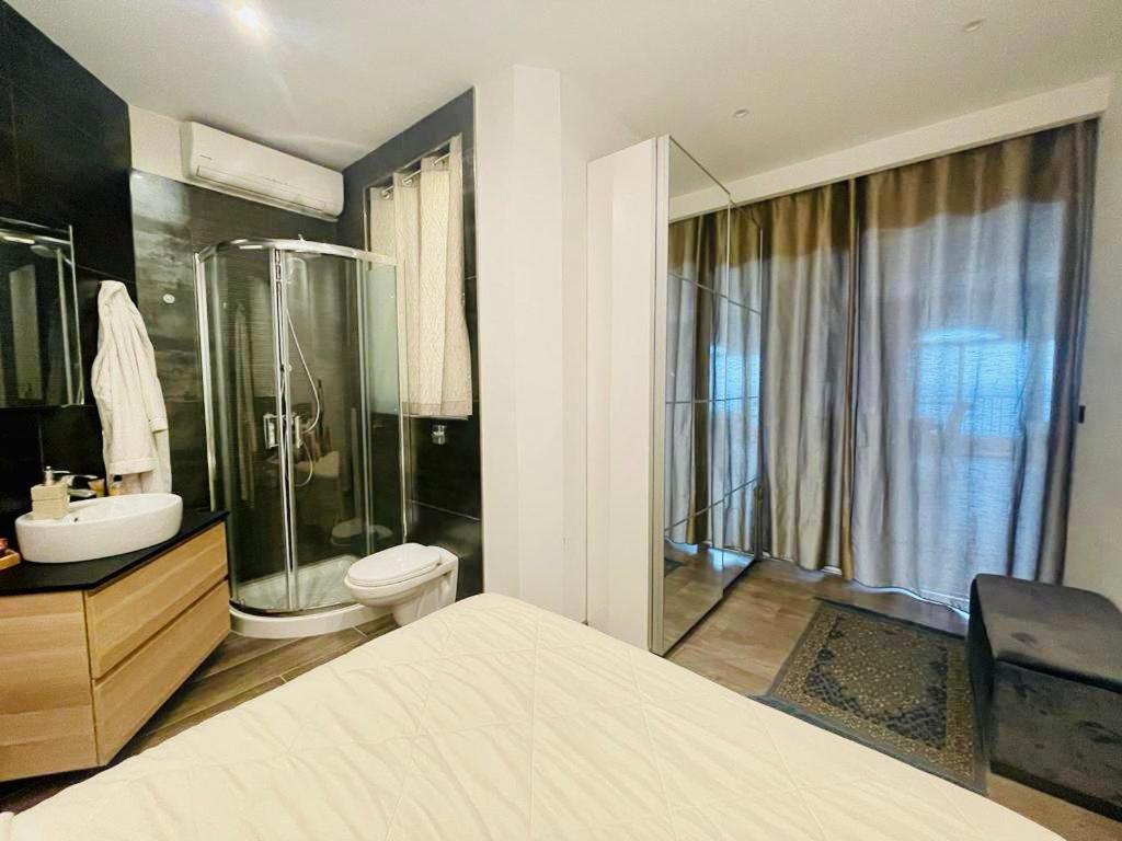 Apartament Front High End Apartment, Direct Sea Views. *