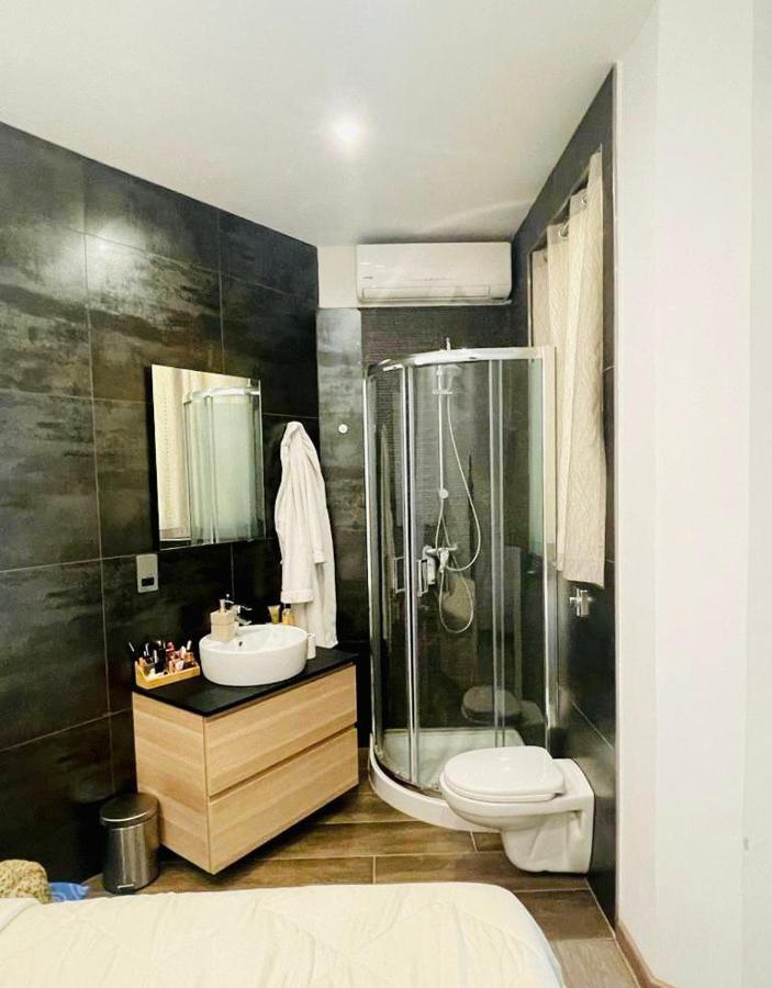 Front High End Apartment, Direct Sea Views. Apartament *