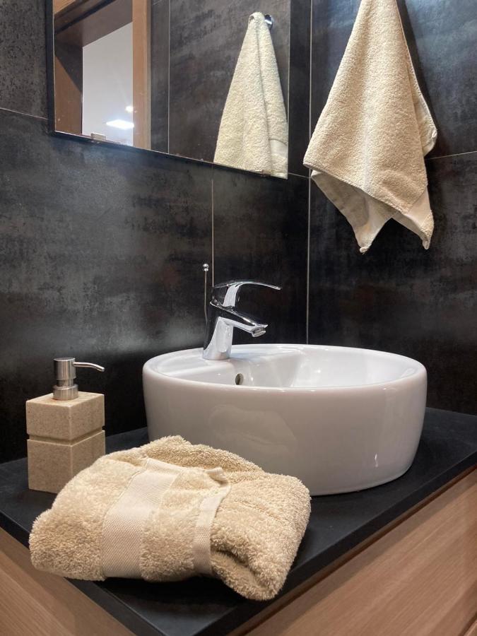 Front High End Apartment, Direct Sea Views. Apartament Marsalforn