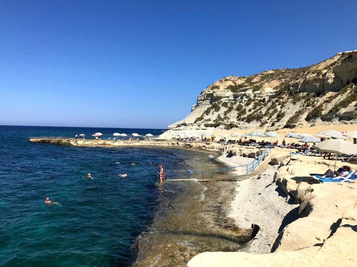 Front High End Apartment, Direct Sea Views. Apartament